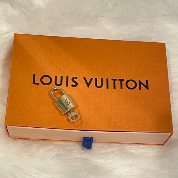 #301 Authentic Louis Vuitton Lock & Key - Picture 3 of 6